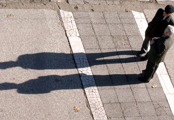 Αντιμέτωπη με δημογραφική κατάρρευση