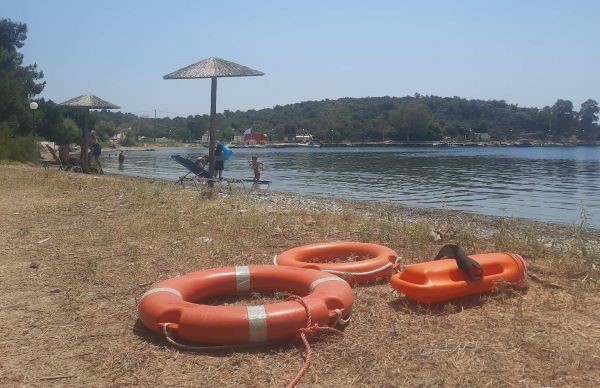 Ναυαγοσώστες έσωσαν από πνιγμό δύο ηλικιωμένους (φωτο)