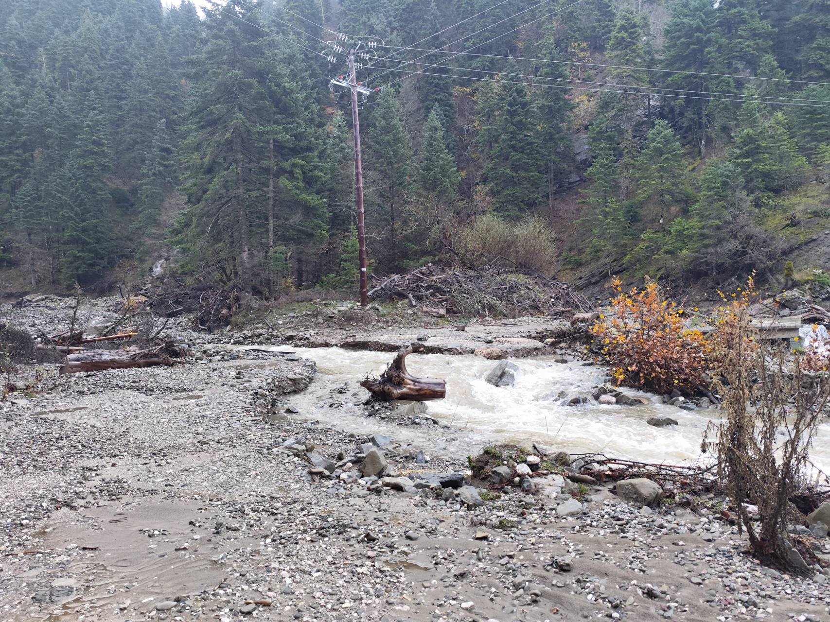 Παραμένουν αποκλεισμένα χωριά του Ασπροποτάμου