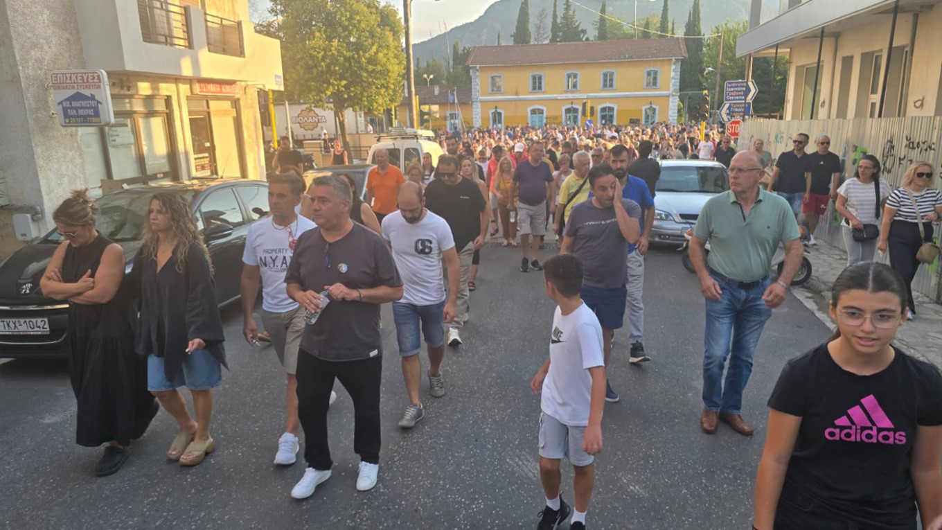 Συγκέντρωση για τα θύματα των Τεμπών στην Καλαμπάκα