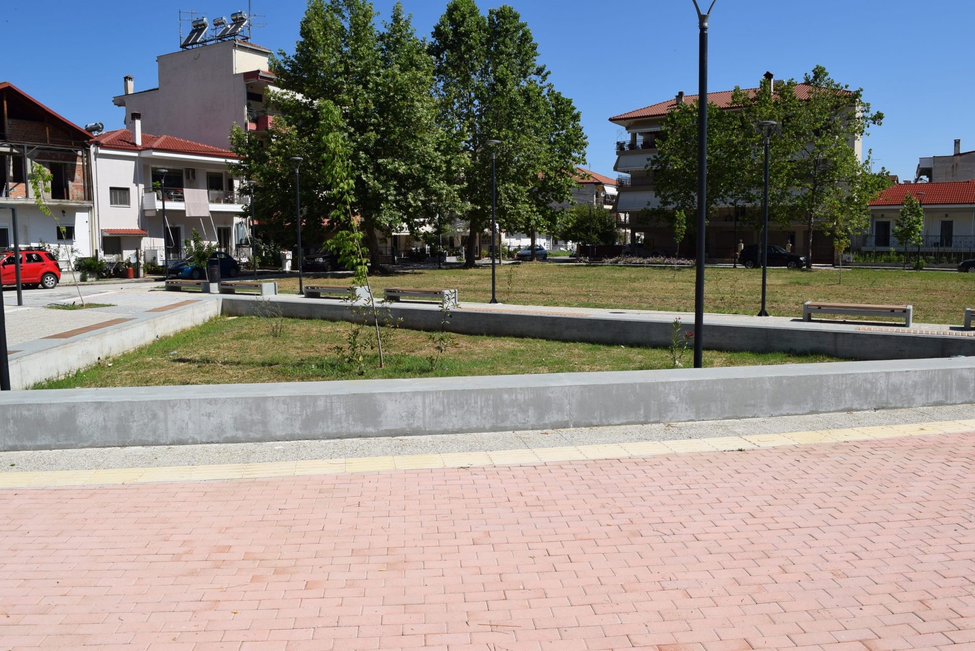 Προς ολοκλήρωση η πλατεία στη συνοικία «Καροπλεσίτικα»