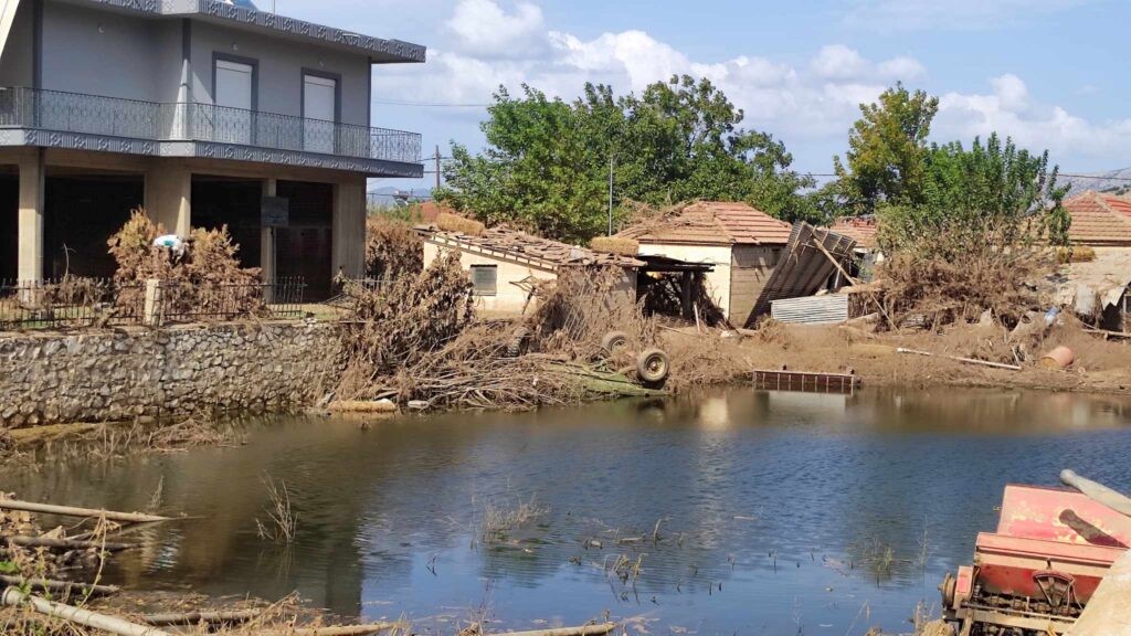 Οι κάτοικοι ζητούν τη μετεγκατάσταση του χωριού