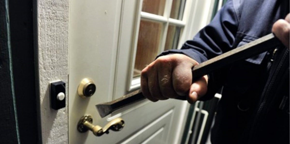 Καμπάνες για κλοπή σε καφετέρια στον Βόλο