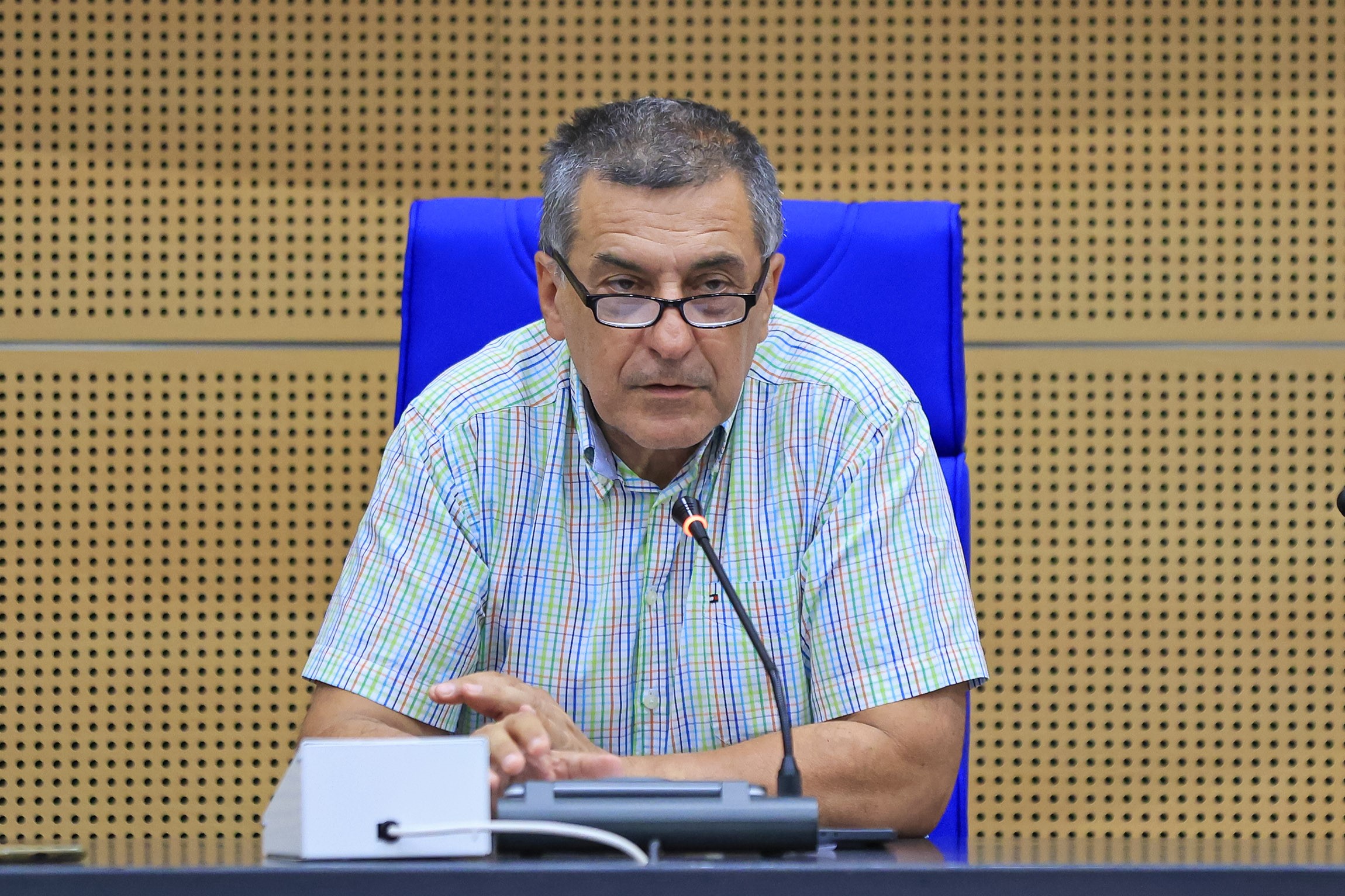 "Μια προβληματική αναδιοργάνωση με στρατηγικό κόστος"