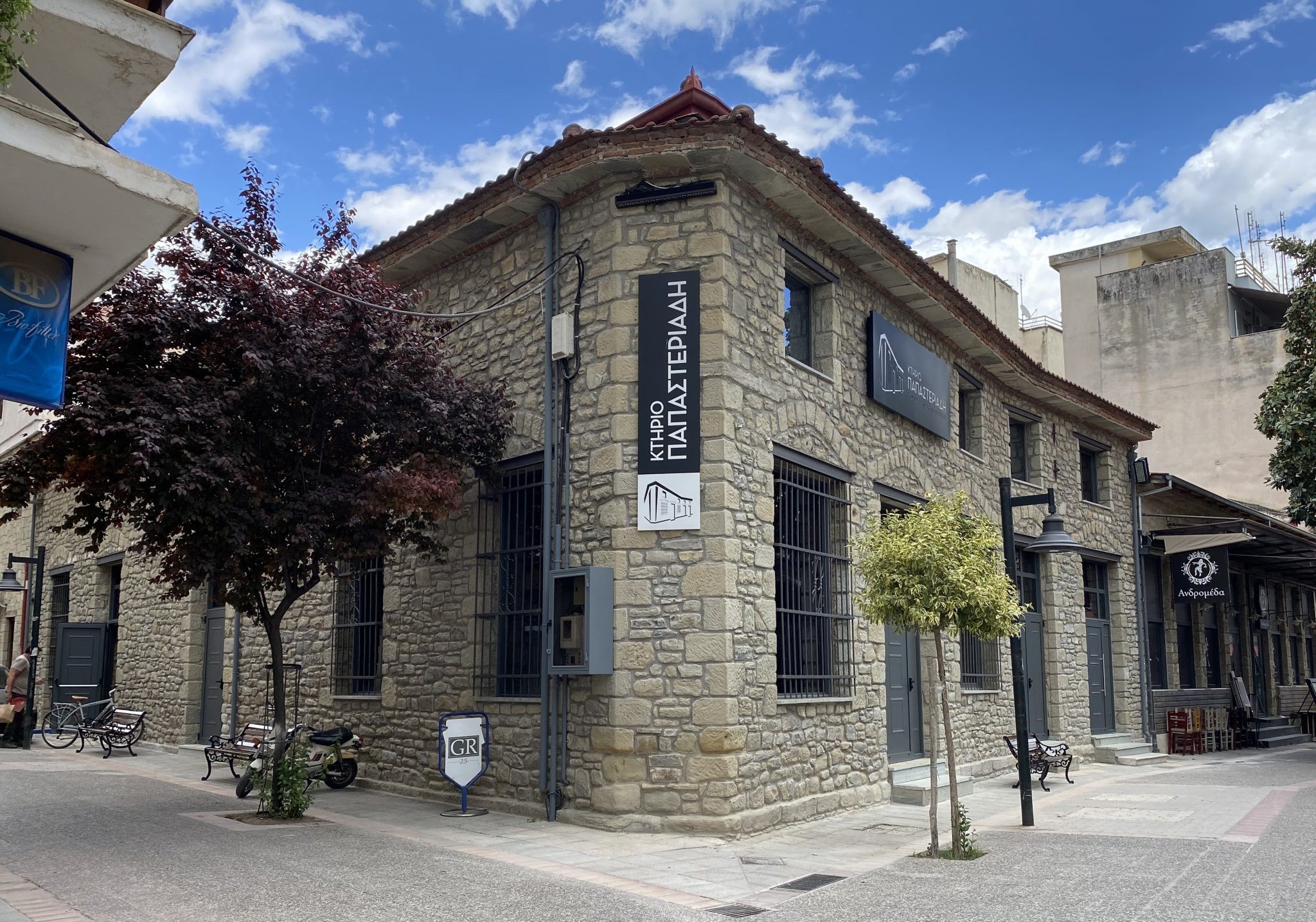 Τρικαλινός παραχωρεί παραδοσιακό κτίριο στα “μανάβικα”