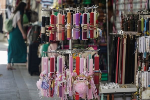 Θερινό και εορταστικό ωράριο στην αγορά 