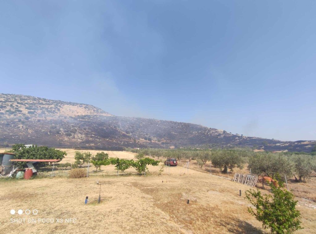 Υπό έλεγχο οι φωτιές σε Αμφιθέα και διασταύρωση Δένδρων