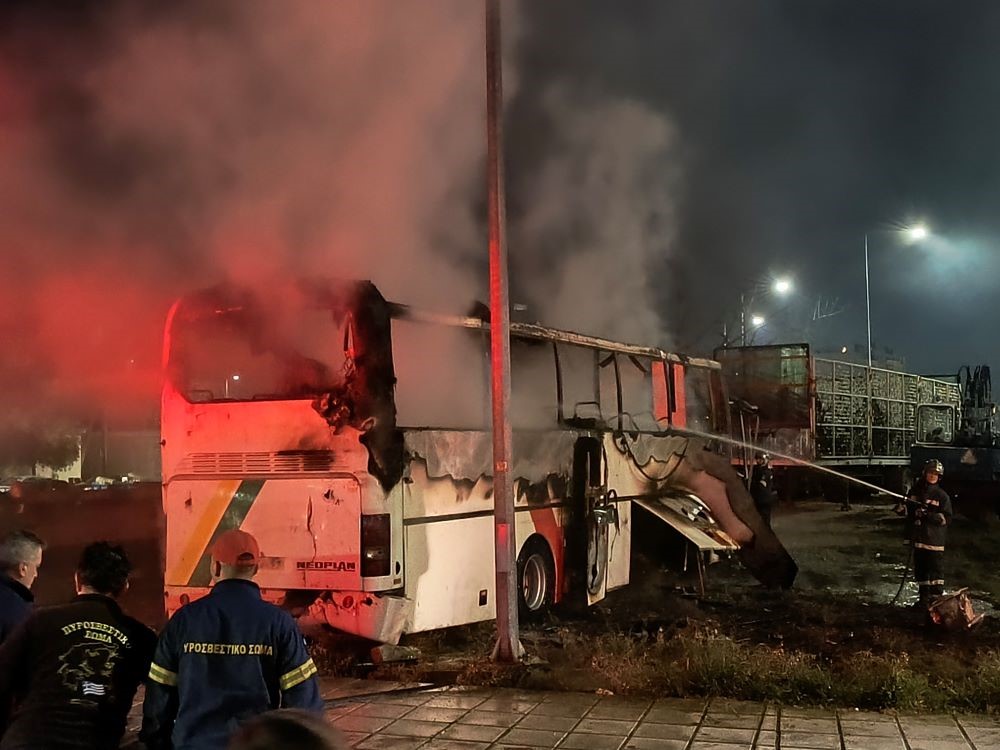 Παρανάλωμα του πυρός χαλασμένο λεωφορείο