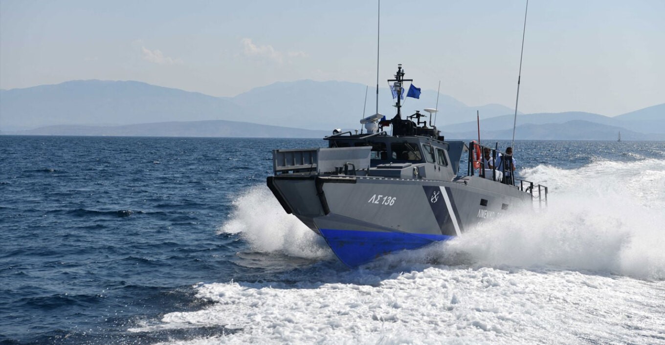 Αλόννησος: Ιστιοφόρο έπεσε σε βράχια με ανέμους 8 μποφόρ