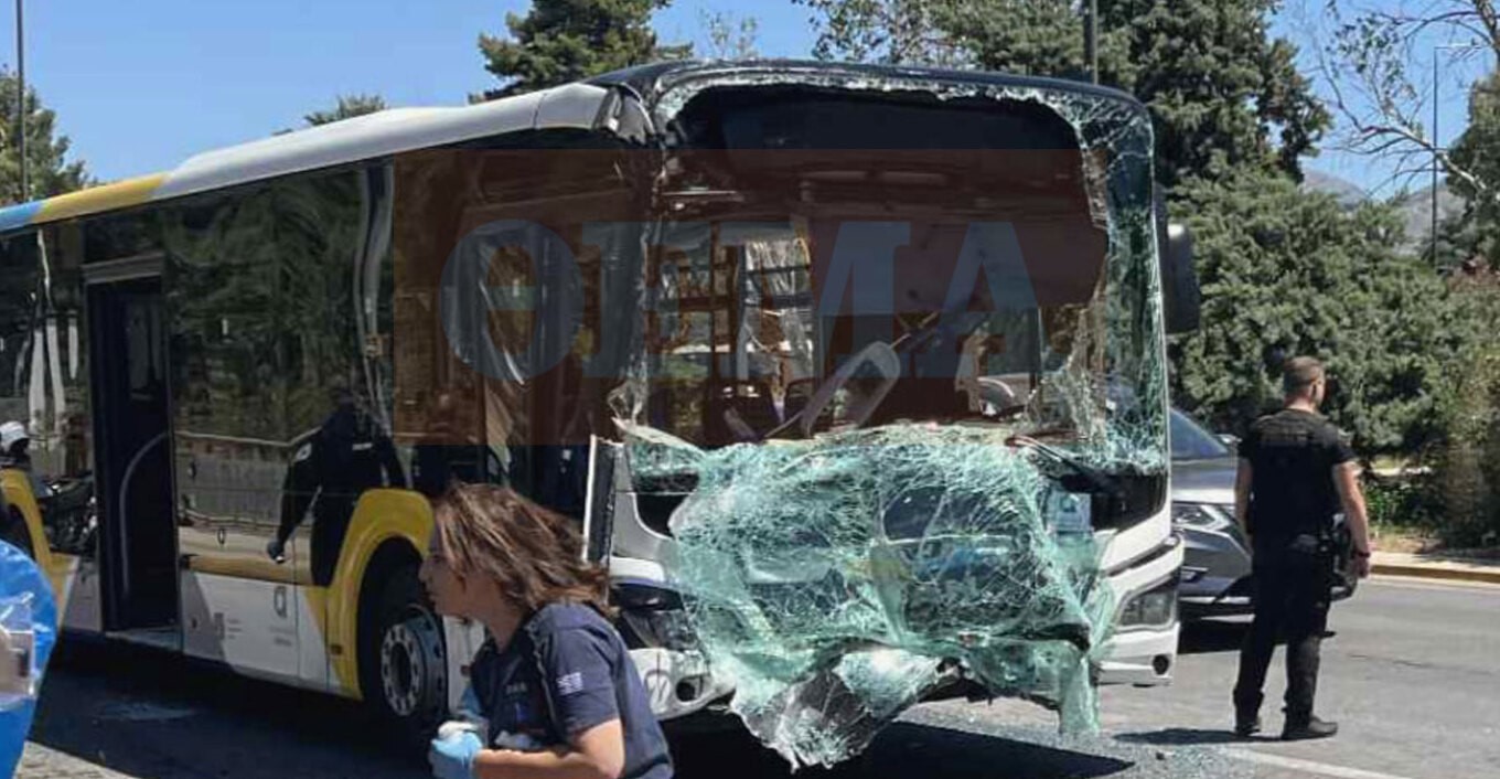 Σύγκρουση λεωφορείων στην παραλιακή