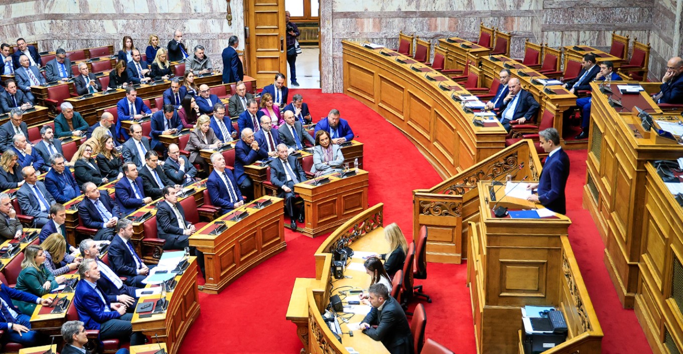 Η ώρα της αντιπαράθεσης στη Βουλή