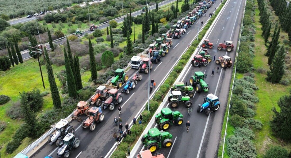 160 εκ. ευρώ στους αγρότες για να ανοίξουν οι δρόμοι