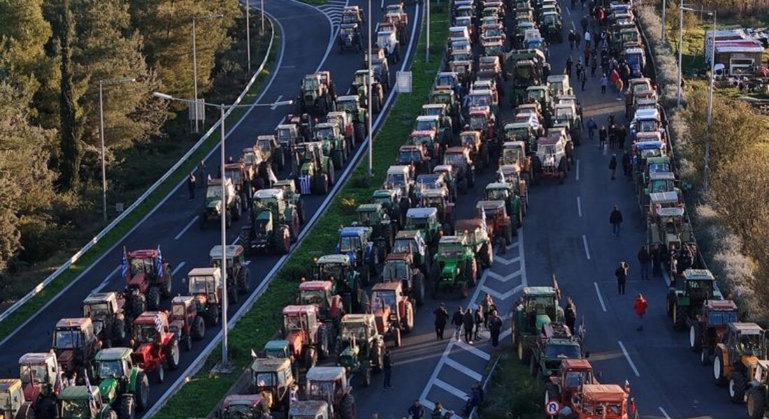 Προβληματισμός στα μπλόκα για την πρόσκληση Μητσοτάκη