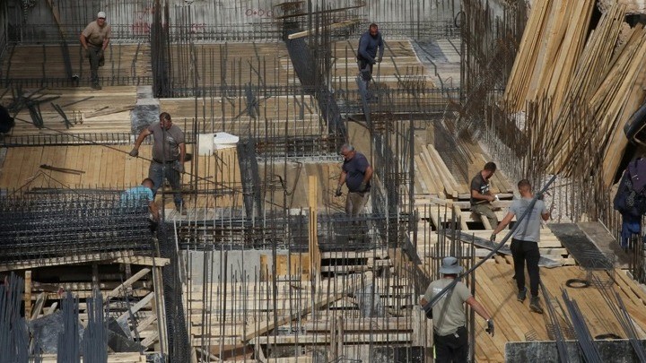 Μελετά τις επιπτώσεις της ζέστης στην υγεία των εργαζομένων