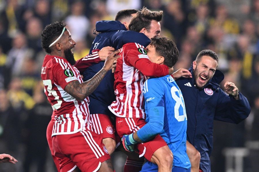 Iστορική πρόκριση του Ολυμπιακού στα ημιτελικά