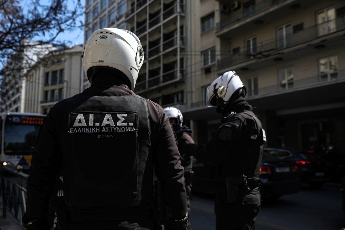 Συμπλοκή στα Ταμπάκικα με τραυματισμούς τριών αστυνομικών