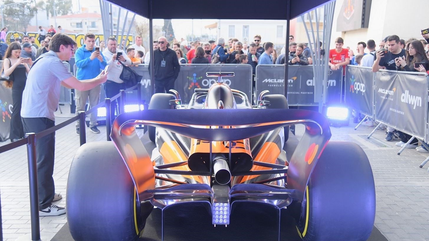 Το μονοθέσιο της McLaren Formula 1 Team στη Λάρισα