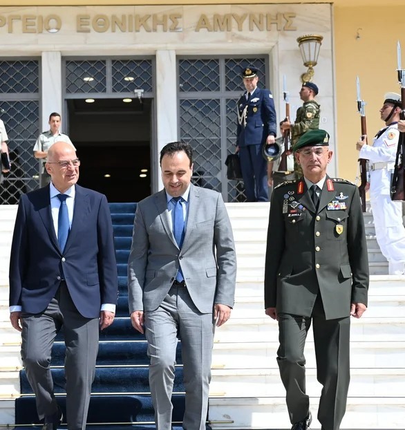 Ισχυροί δεσμοί με Ένοπλες Δυνάμεις και Σώματα Ασφαλείας