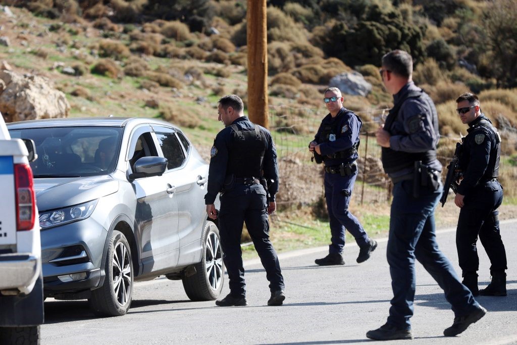 Παραδόθηκαν τα τρία καταζητούμενα αδέρφια