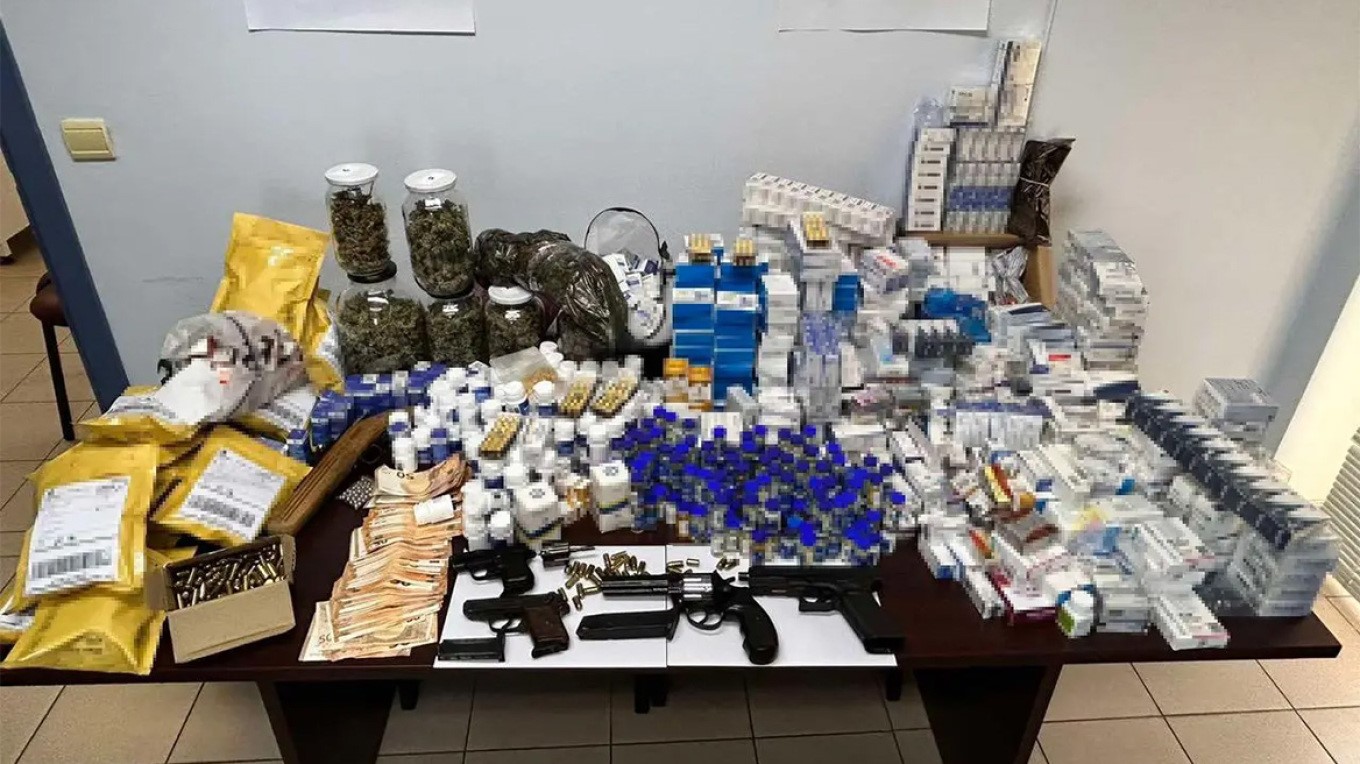 Διεθνής σπείρα διακινούσε αναβολικά και ναρκωτικά