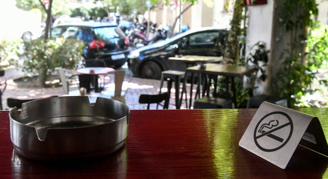 “Παράπονα” Παπαστεργίου για κάπνισμα και μηχανάκια 