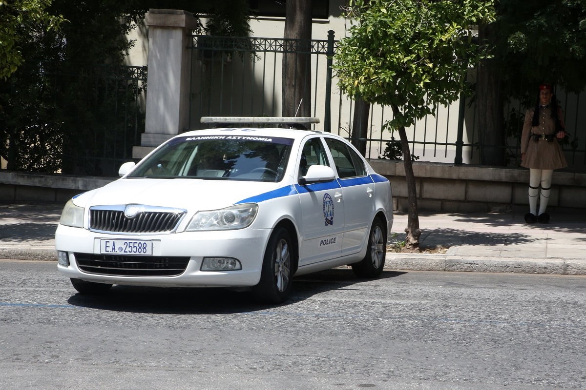 Xειροπέδες σε τρία άτομα για κλοπές από 12 αγροτεμάχια