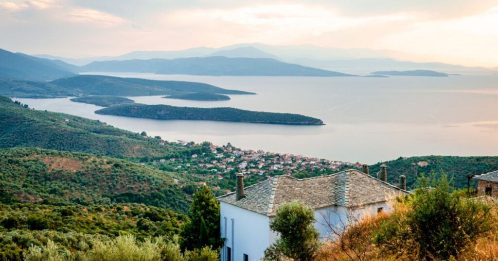 Έχασαν την “Ανάσταση” οι παραλιακές τουριστικές επιχειρήσεις