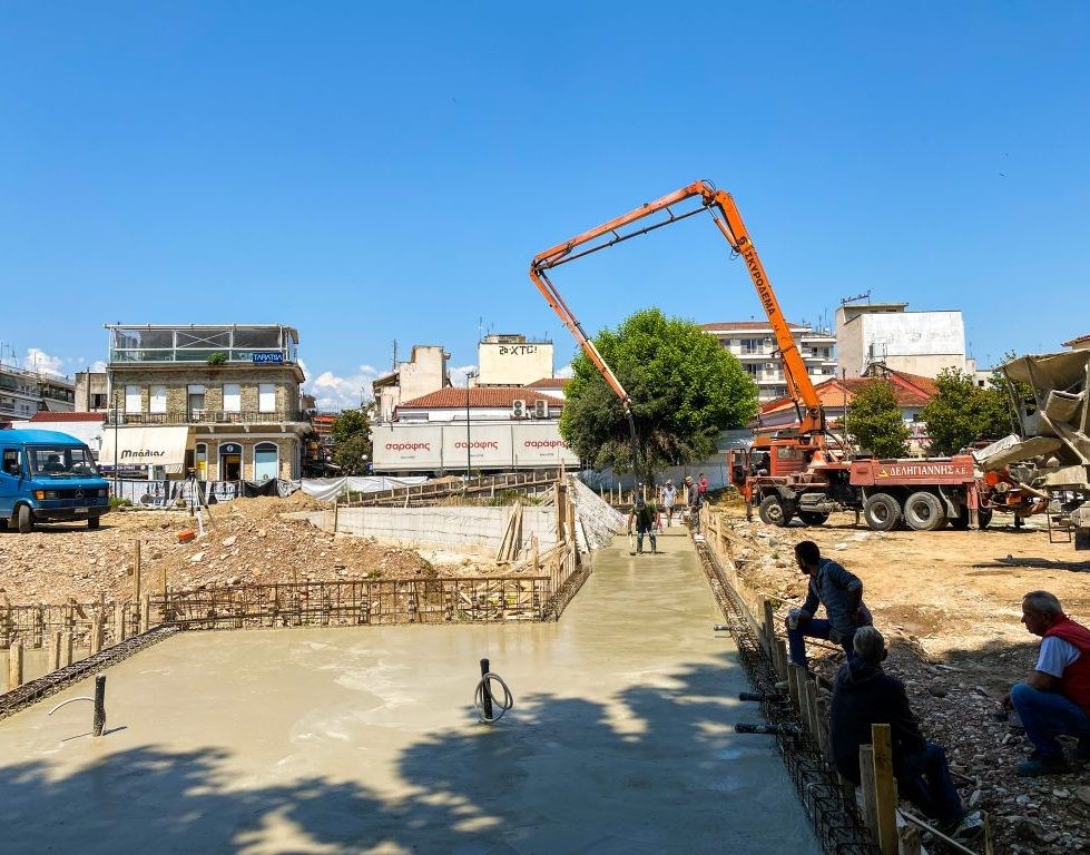 "Για την πορεία των έργων στην πλατεία φταίει ο εργολάβος"