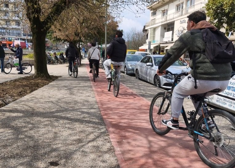 Ασφαλέστερη κίνηση για πεζούς και ποδηλάτες