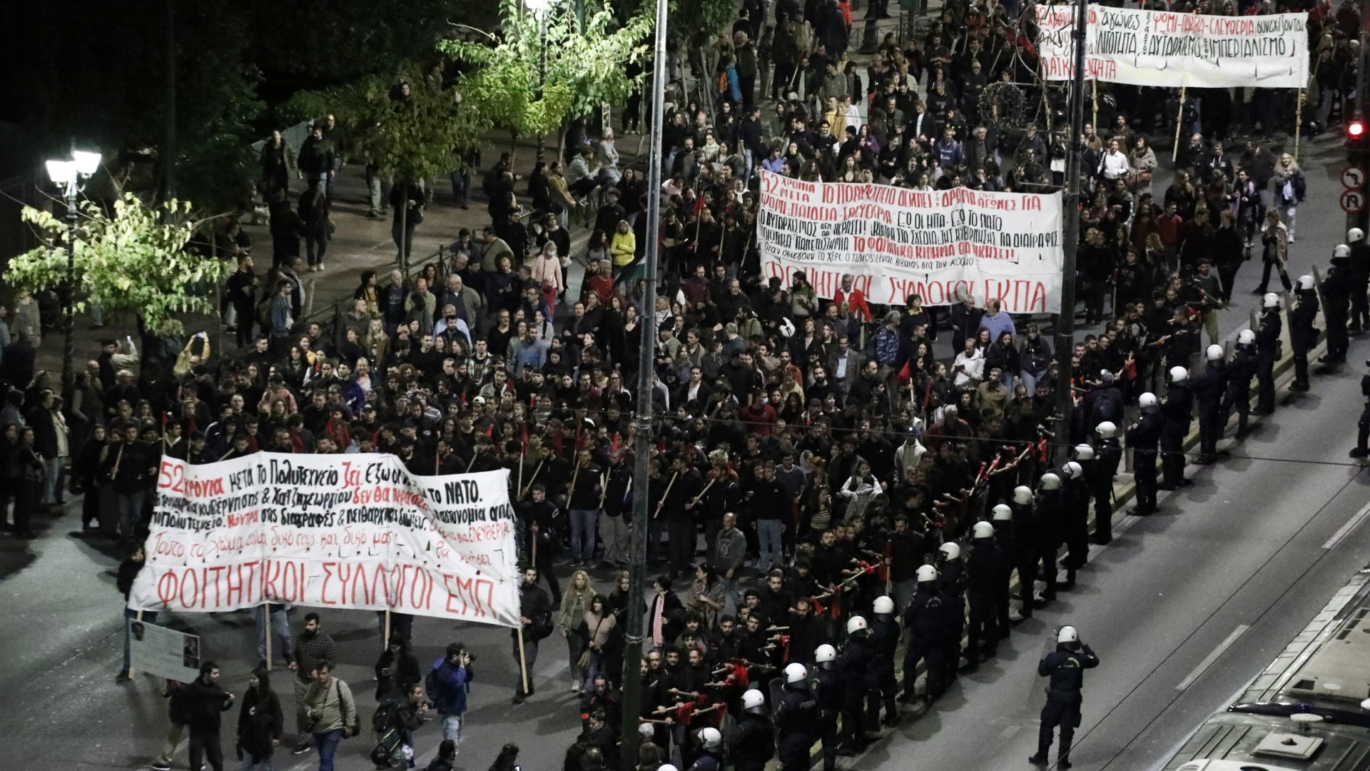 Μαζική συμμετοχή στην πορεία για την επέτειο του Πολυτεχνείου 