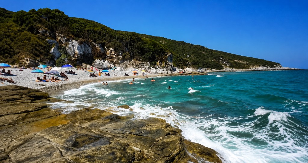 Σώθηκαν την τελευταία στιγμή δύο λουόμενοι