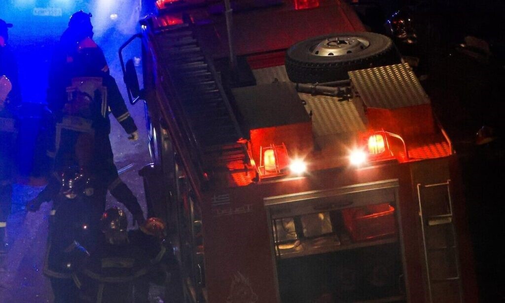 Υπό μερικό έλεγχο η φωτιά