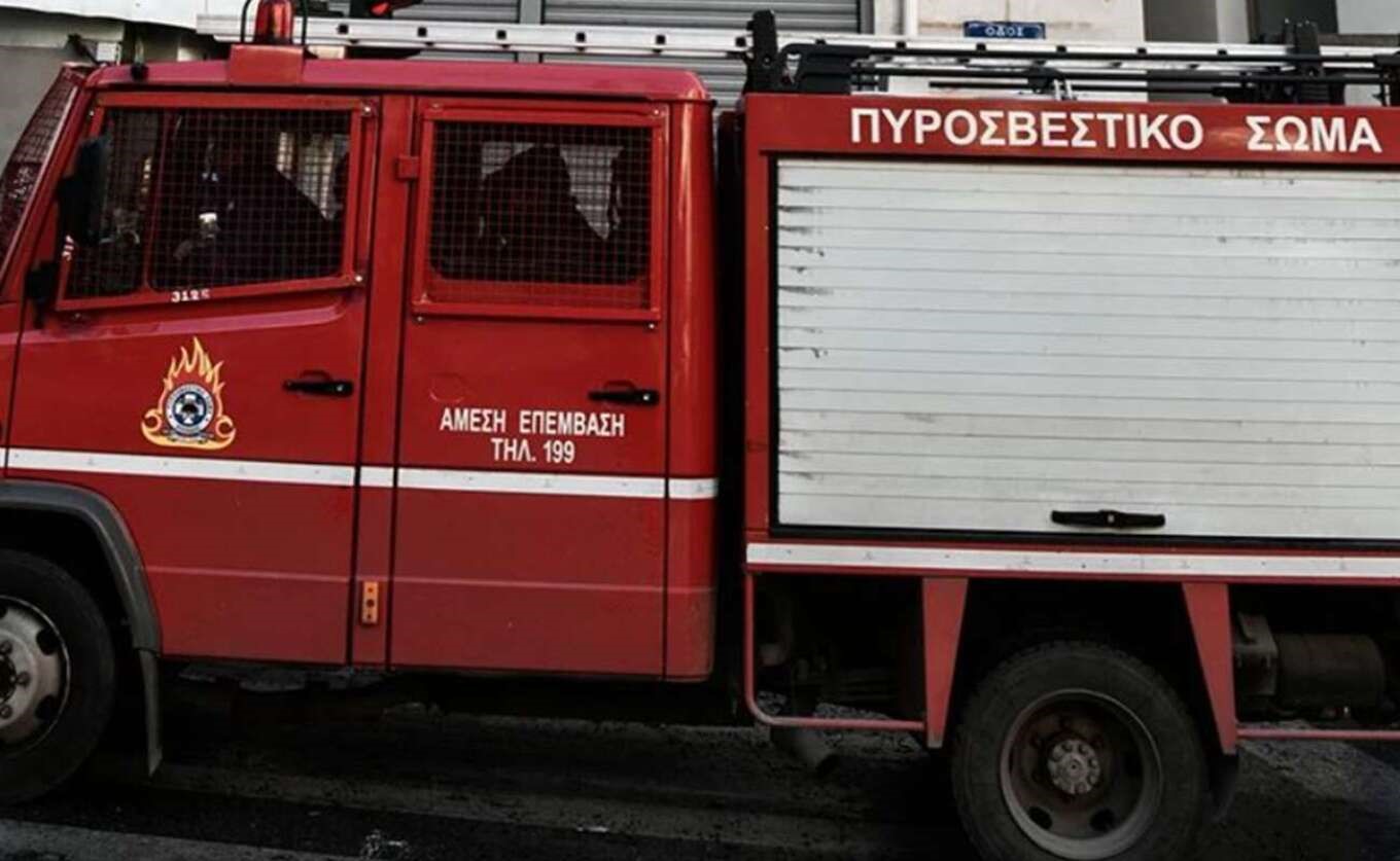 Yπό έλεγχο η φωτιά σε εργοστάσιο επεξεργασίας ξύλου