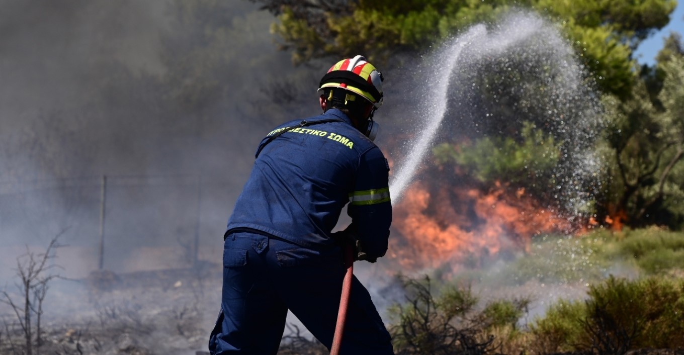 Μάχη με τις φλόγες στον Όλυμπο