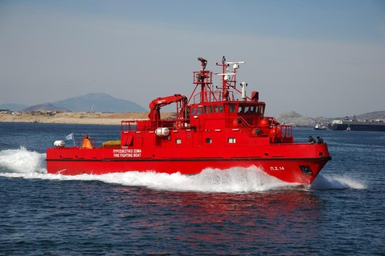 Πυροσβεστικό σκάφος ενισχύει την αντιπυρική προστασία