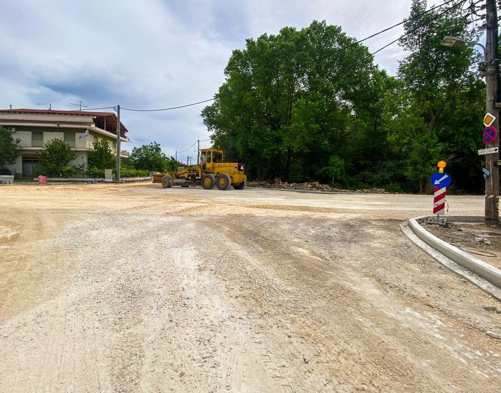 Ασφάλεια για οδηγούς και κατοίκους με κυκλικό κόμβο στη Ράξα