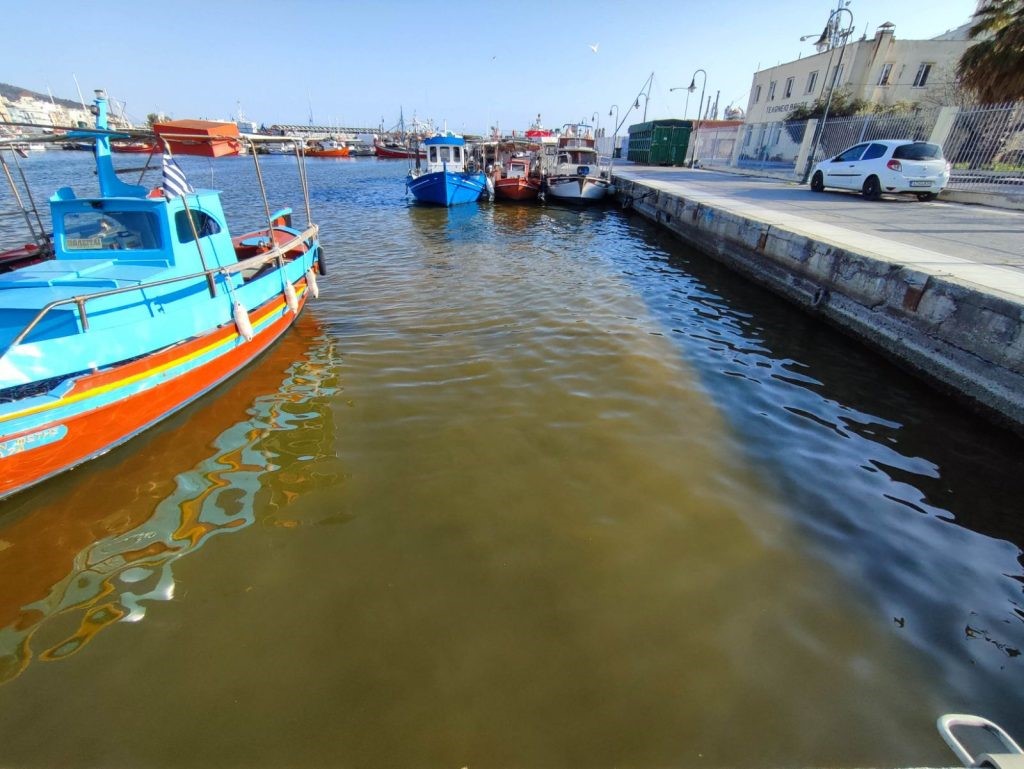 Προανάκριση για τη θαλάσσια ρύπανση στο λιμάνι 