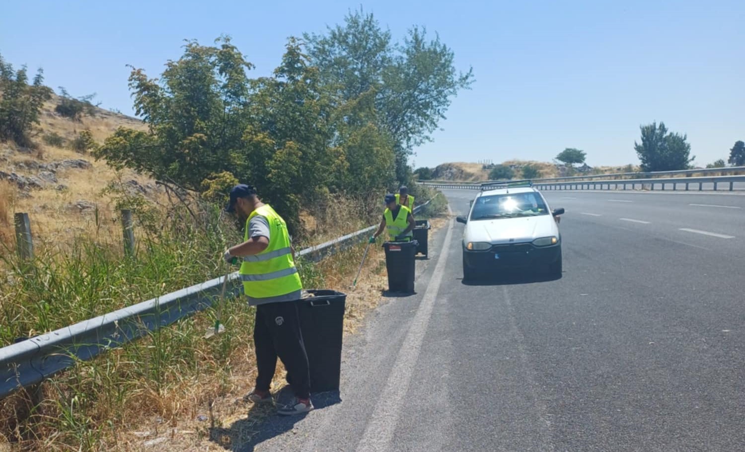 Συλλέχθηκαν 15 τόνοι απορριμμάτων στο οδικό δίκτυο 