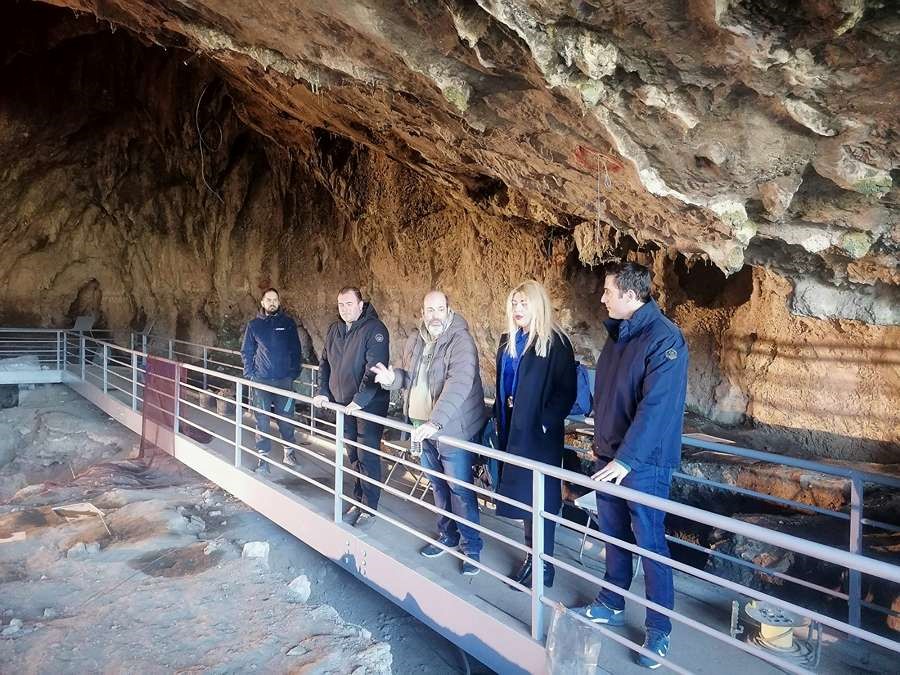 Μέσα της άνοιξης, αρχές καλοκαιριού ανοίγει το σπήλαιο