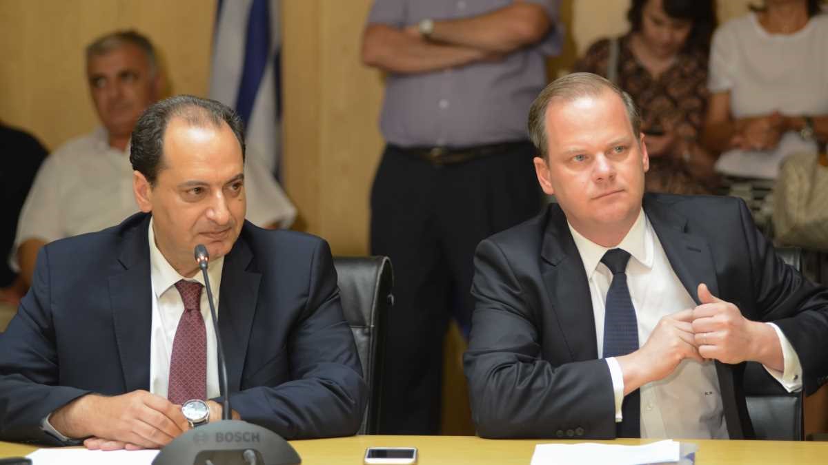 Ζητούν την άρση ασυλίας Καραμανλή και Σπίρτζη