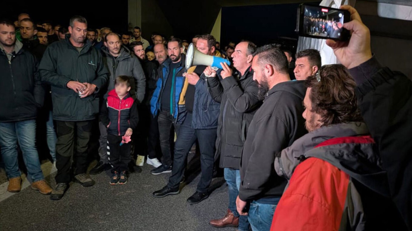 Ενισχύουν το μπλόκο της Νίκαιας οι αγρότες