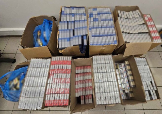 Mε χειροπέδες 77χρονος για λαθραία τσιγάρα και καπνό 