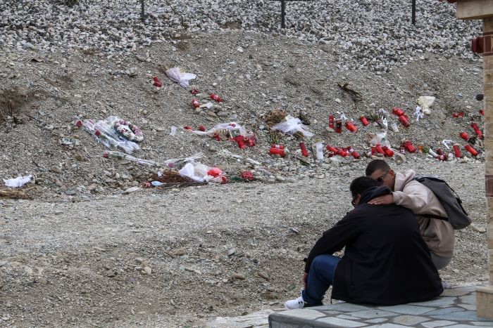 Αίτημα άρσης ασυλίας πολιτικών από συγγενείς των θυμάτων