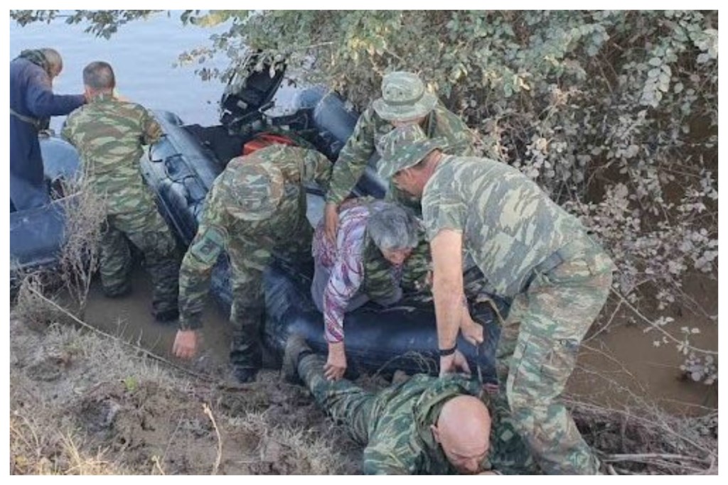 Βραβεύτηκε Υπαξιωματικός για την βοήθειά του στις πλημμύρες