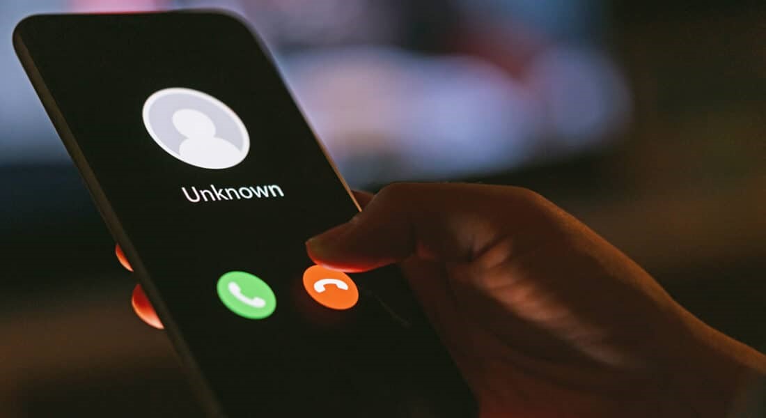 Tον έπεισαν να αφήσει κοσμήματα στην πυλωτή του σπιτιού