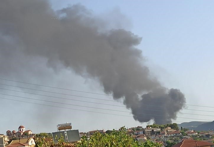 Mεγάλη φωτιά σε εργοτάξιο στη Λεπενού Αιτωλοακαρνανίας