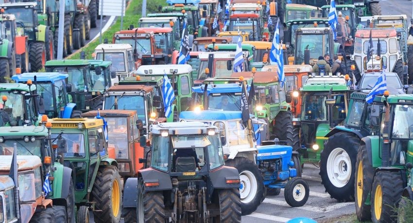 Κλείνουν και τις παρακαμπτήριες οι αγρότες