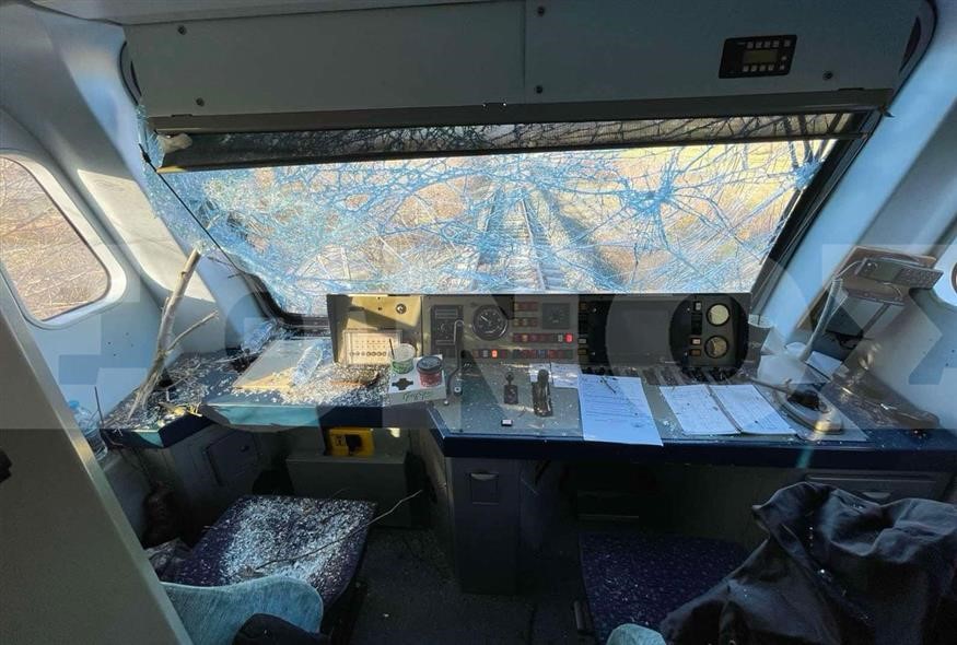 Τρένο συγκρούστηκε με δέντρο στη Θεσσαλονίκη