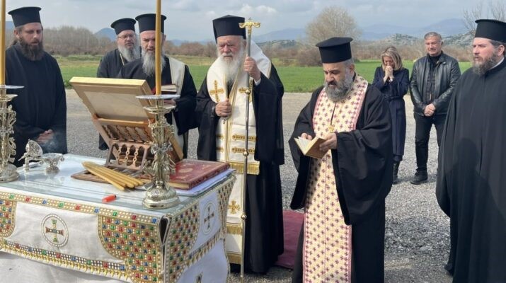 Τρισάγιο στα Τέμπη από τον Αρχιεπίσκοπο Ιερώνυμο (φωτο)