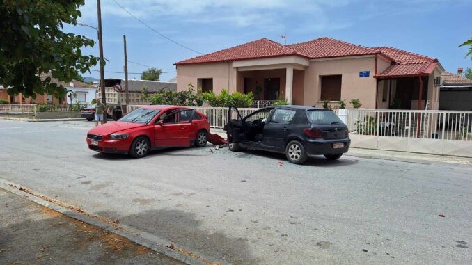 Στο Πανεπιστημιακό δύο νεαρά άτομα μετά από καραμπόλα 